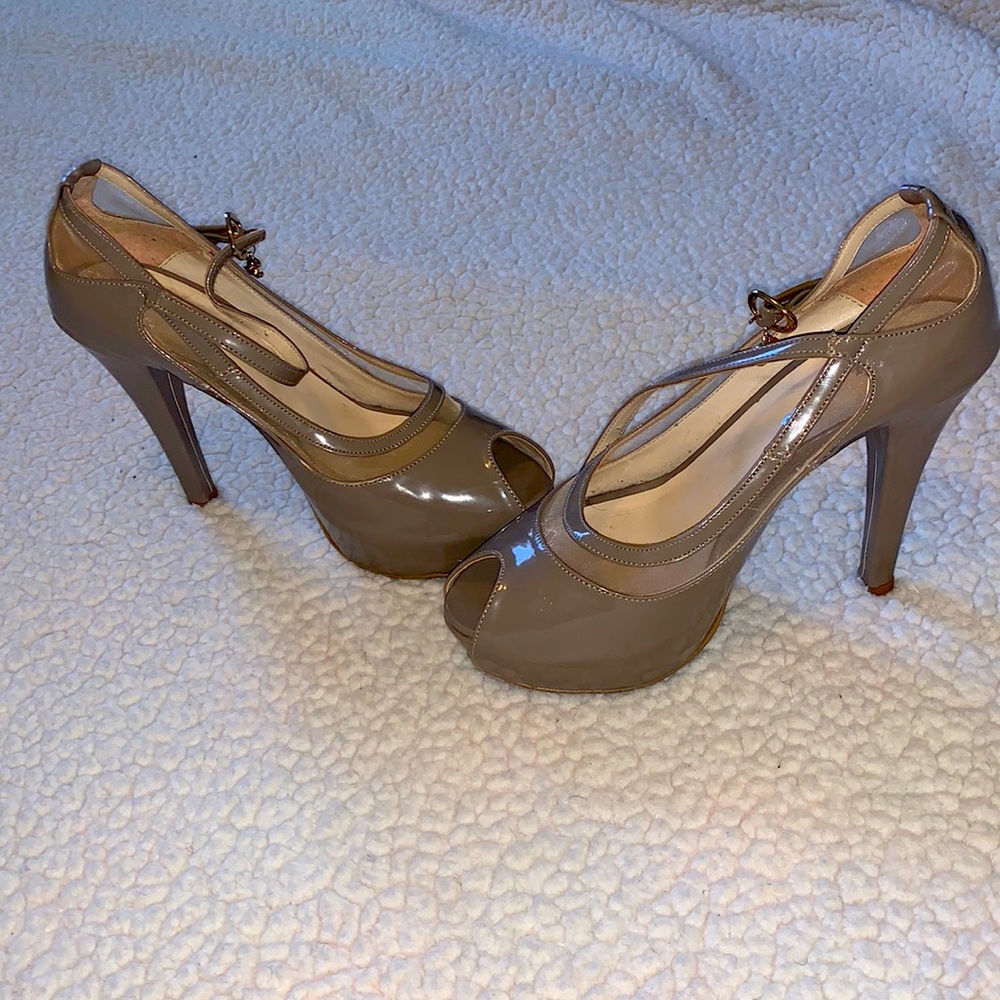 High heels shoes